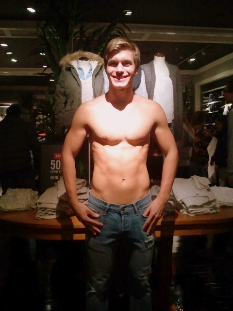 Abercrombie and fitch and hollister cheap difference